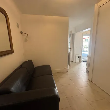 Charmante Maison Moderne Avec Terrasse Et Parking, Coeur De - Fr-1-239-1132