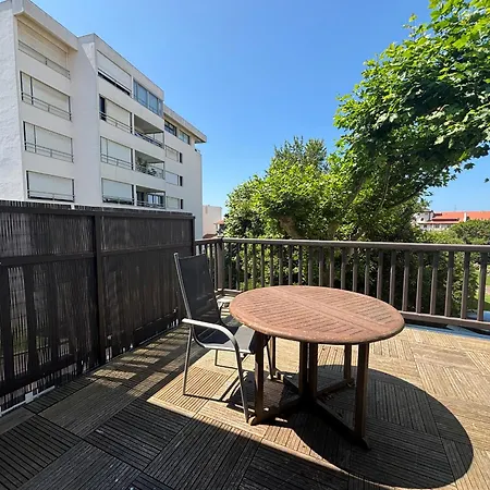 Charmante Maison Moderne Avec Terrasse Et Parking, Coeur De - Fr-1-239-1132 *